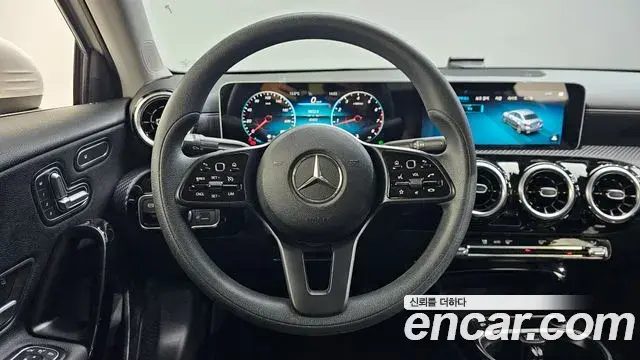 Mercedes-Benz A-Class 2020 — Фото 13/20