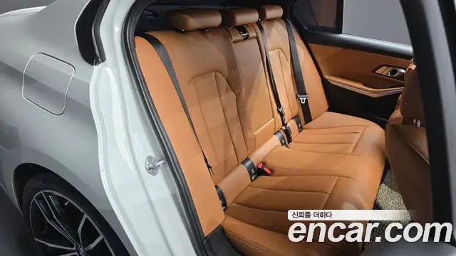 BMW 3 Series 2022 — ფოტო 5/20