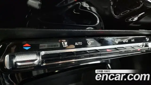 Mercedes-Benz A-Class 2020 — Photo 1/20