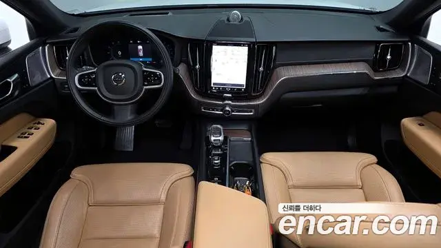 Volvo XC60 2022 — ფოტო 2/20