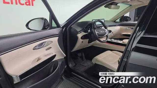 Genesis GV70 2021 — ფოტო 16/20