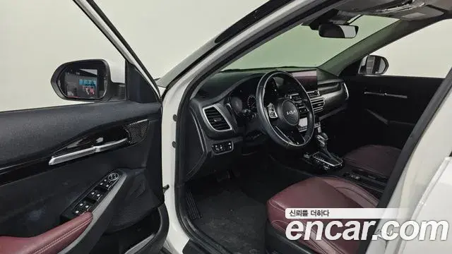 Kia Seltos 2022 — ფოტო 19/20