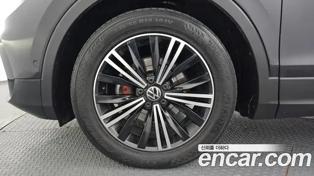 Volkswagen Tiguan 2021 — Photo 16/20