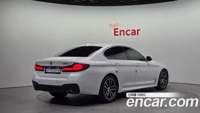 BMW 5 Series 2023 — Photo 8/20