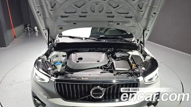 Volvo XC40 2024 — ფოტო 11/20