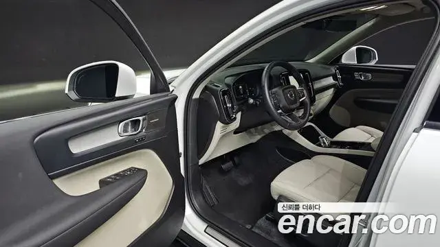 Volvo XC40 2024 — ფოტო 14/20