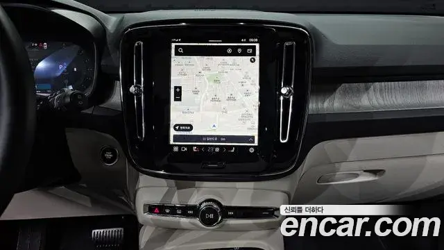 Volvo XC40 2024 — ფოტო 9/20