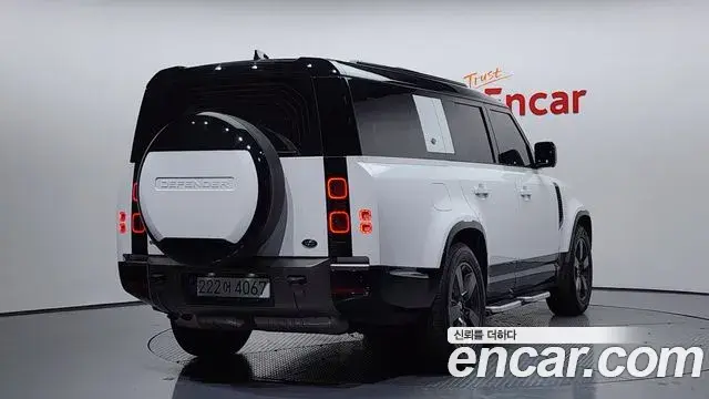 Land Rover Defender 2023 — Photo 2/20