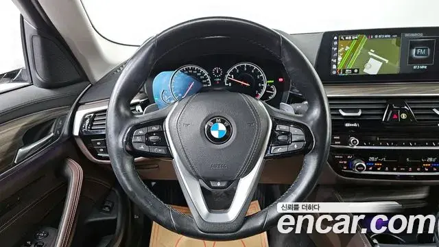 BMW 5 Series 2018 — Şəkil 19/20