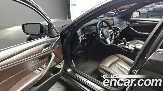 BMW 5 Series 2020 — ფოტო 18/20