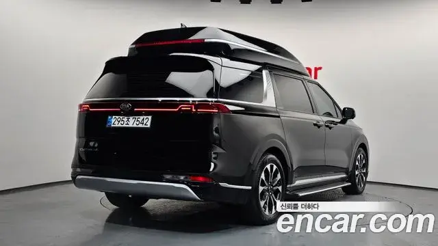 Kia Carnival 2021 — Фото 2/20