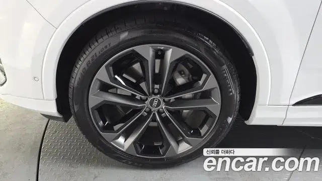 Audi Q7 2025 — Photo 6/21