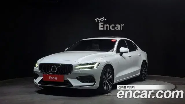 Volvo S60 2023 — ფოტო 4/20