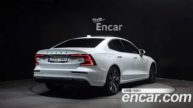 Volvo S60 2023 — ფოტო 12/20