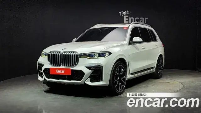 BMW X7 2021 — Фото 1/20