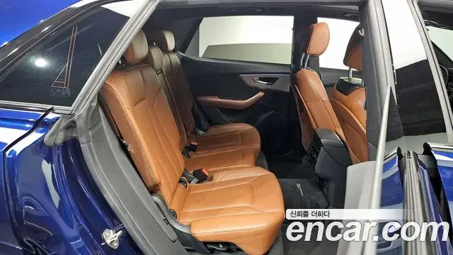 Audi Q8 2021 — Şəkil 15/20