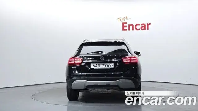 Mercedes-Benz GLA-Class 2018 — ფოტო 13/20