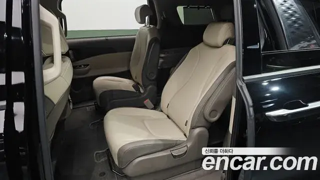 Kia Carnival 2021 — Photo 12/20