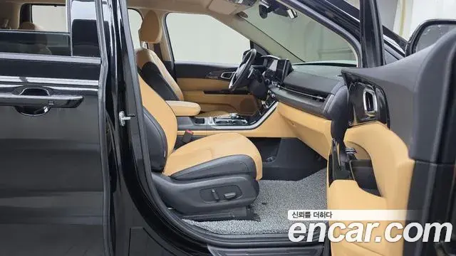 Kia Carnival 2023 — ფოტო 5/20
