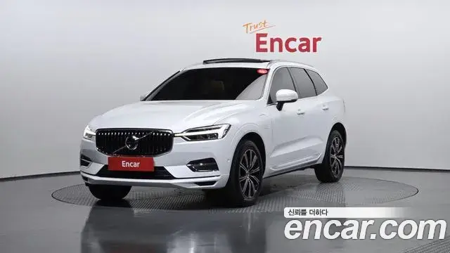 Volvo XC60 2021 — Фото 1/20