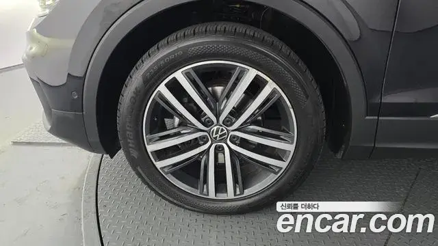 Volkswagen Tiguan 2021 — ფოტო 1/20