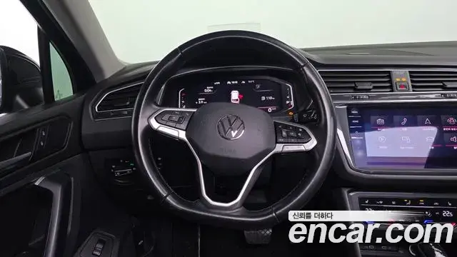 Volkswagen Tiguan 2021 — ფოტო 14/20