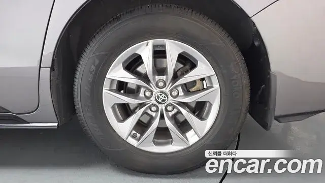 Toyota Sienna 2023 — Şəkil 16/20