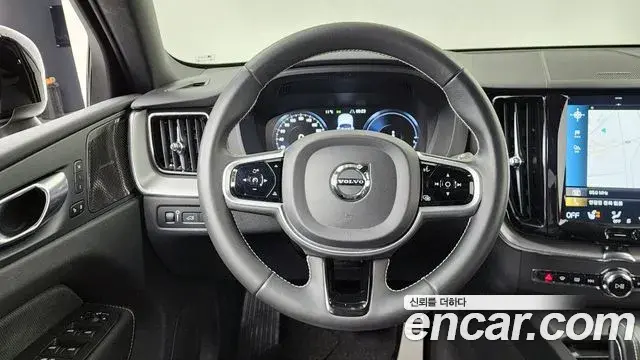 Volvo XC60 2021 — ფოტო 5/20