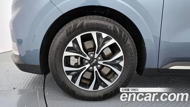 Kia Carnival 2023 — Фото 5/20