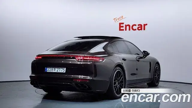 Porsche Panamera 2019 — Фото 2/20