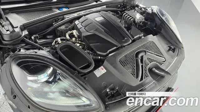 Porsche Macan 2022 — Photo 8/20