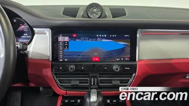 Porsche Macan 2022 — Photo 2/20