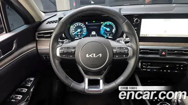 Kia K5 2022 — Şəkil 10/20