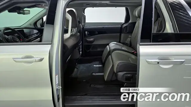 Kia Carnival 2024 — ფოტო 18/20