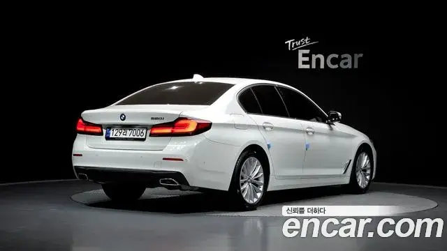 BMW 5 Series 2023 — ფოტო 7/20