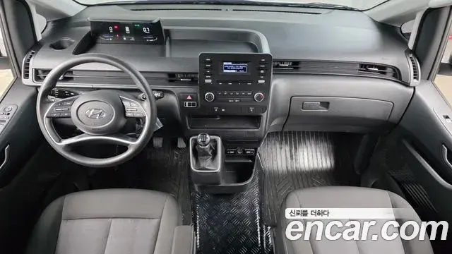 Hyundai Staria 2024 — Photo 15/20
