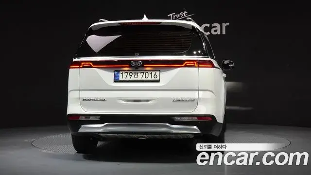 Kia Carnival 2021 — Фото 4/20