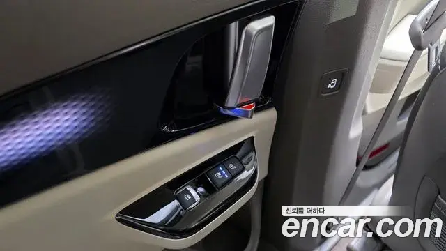 Kia Carnival 2021 — Фото 17/20