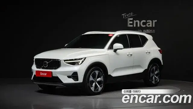 Volvo XC40 2023 — ფოტო 11/20