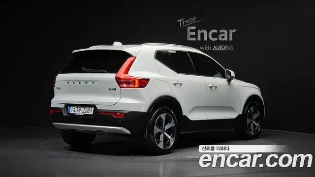 Volvo XC40 2023 — ფოტო 10/20