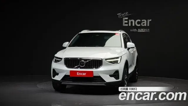 Volvo XC40 2023 — ფოტო 14/20