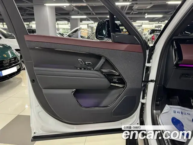 Land Rover Range Rover Sport 2023 — Photo 12/18