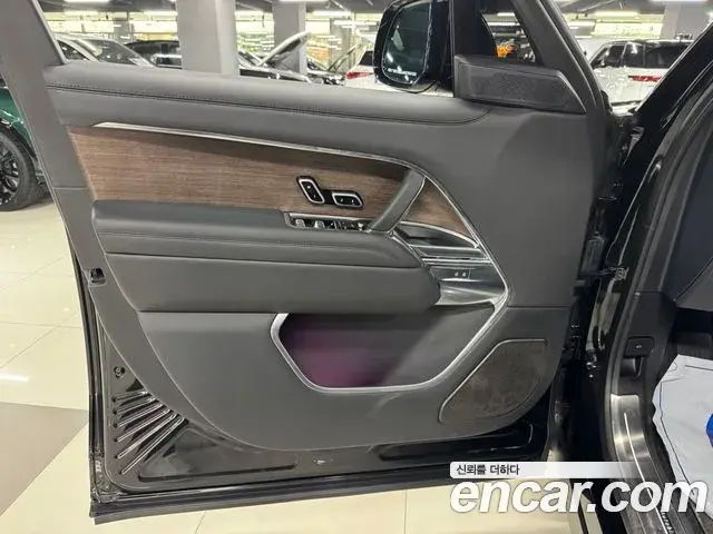 Land Rover Range Rover 2023 — ფოტო 5/17