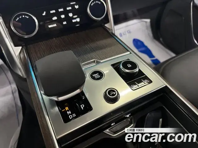 Land Rover Range Rover 2023 — ფოტო 11/17