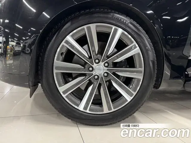 Land Rover Range Rover 2023 — ფოტო 4/17