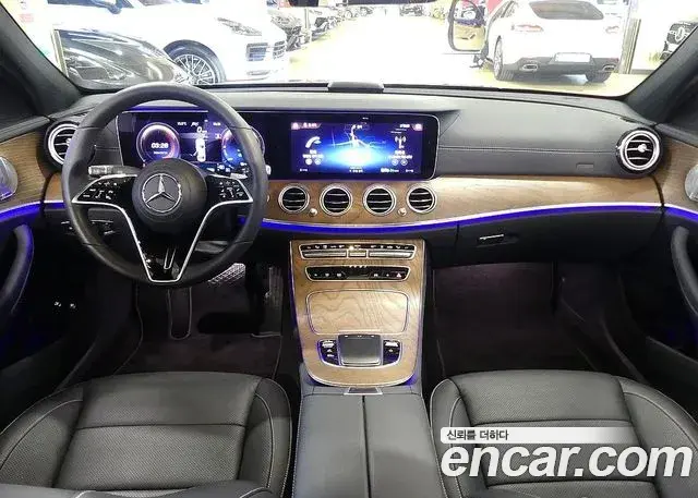 Mercedes-Benz E-Class 2021 — Photo 6/20