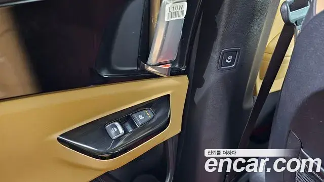 Kia Carnival 2021 — Фото 19/20
