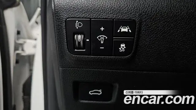 Kia K5 2019 — ფოტო 19/20