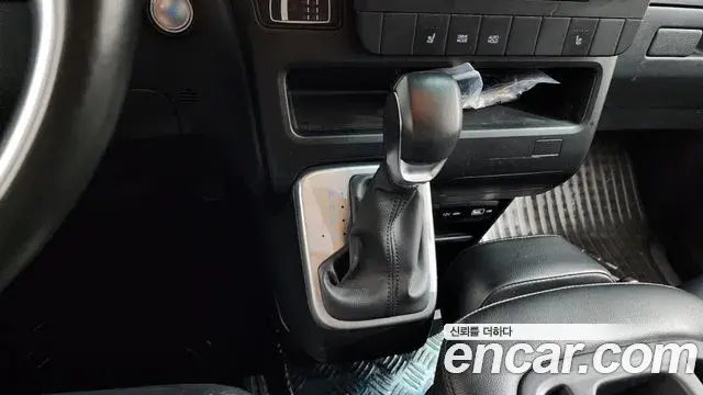 Hyundai Staria 2021 — Photo 7/20