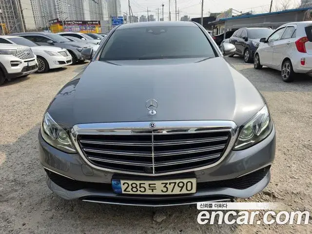Mercedes-Benz E-Class 2018 — Photo 20/20